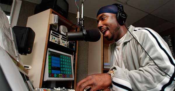 black_radio_station black_radio_station
